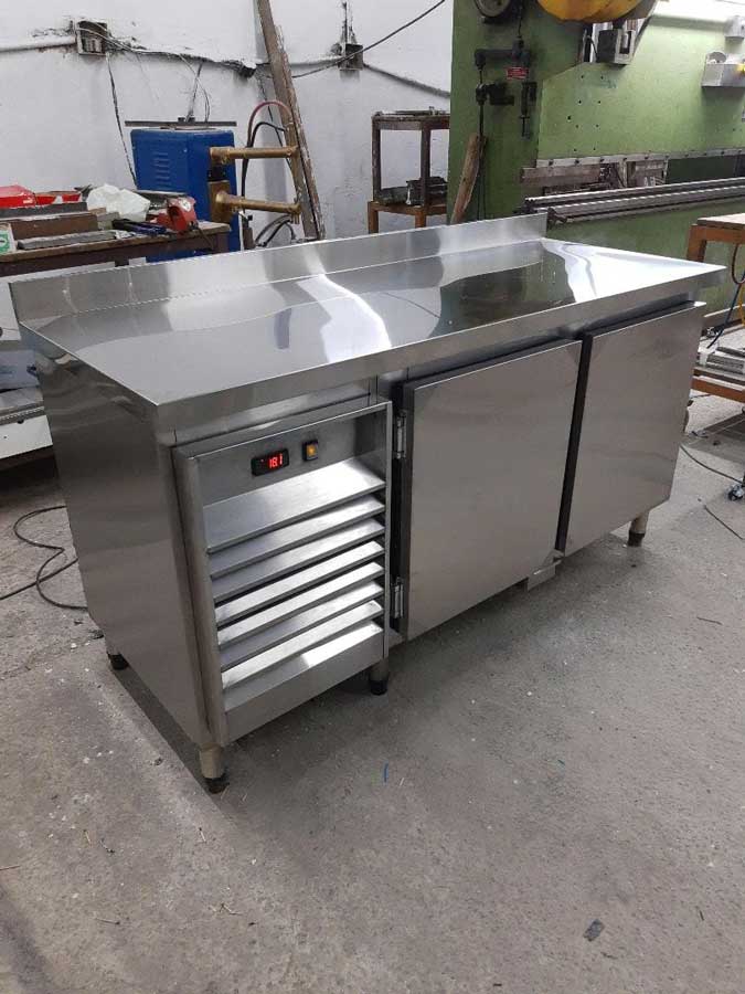 Balcão refrigerado em aço inox para cafeterias da Cozisteel