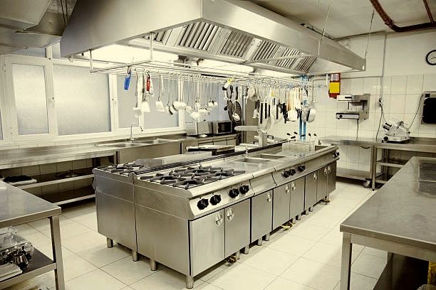 Cozinhas industriais: confira os equipamentos que não podem faltar nestes espaços da Cozisteel